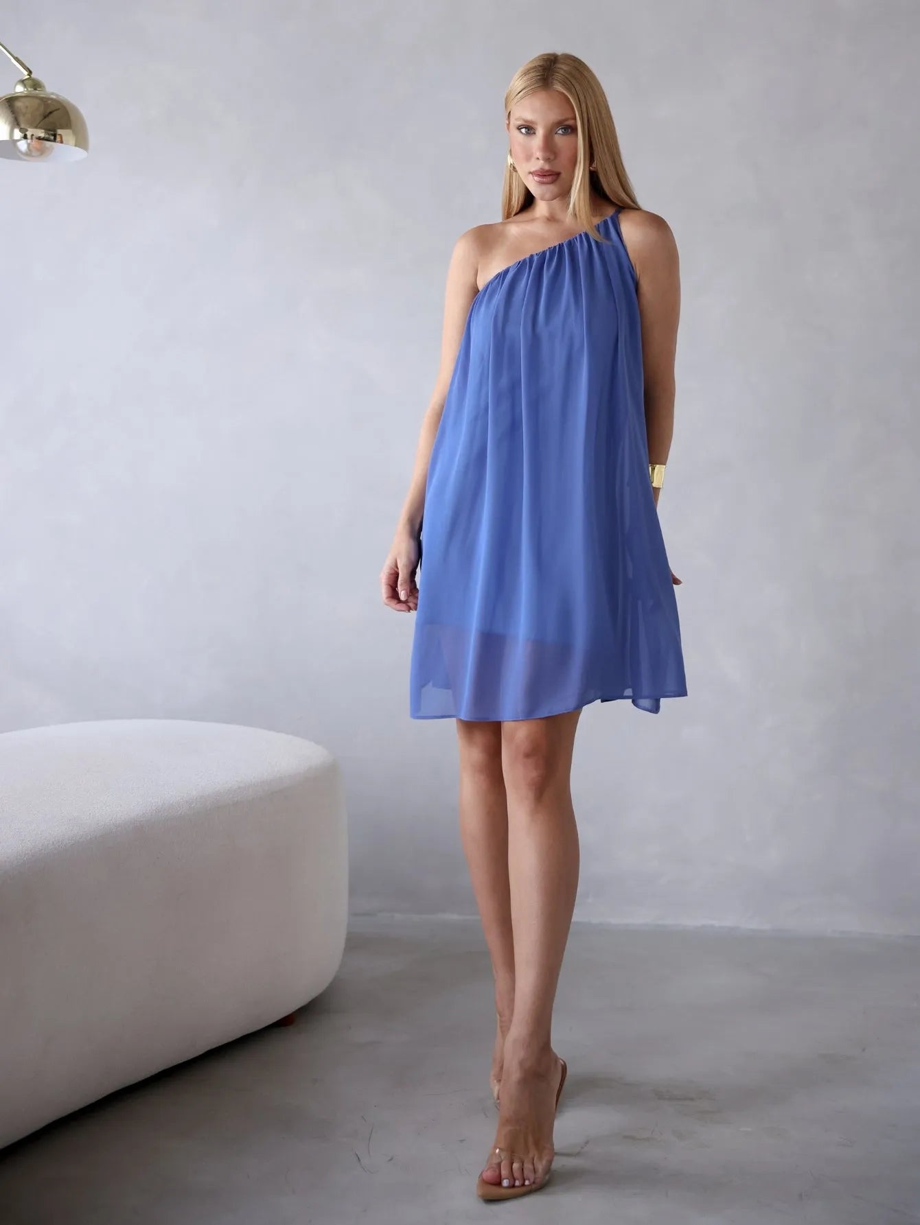 Vestido Curto Manga Única Crepe