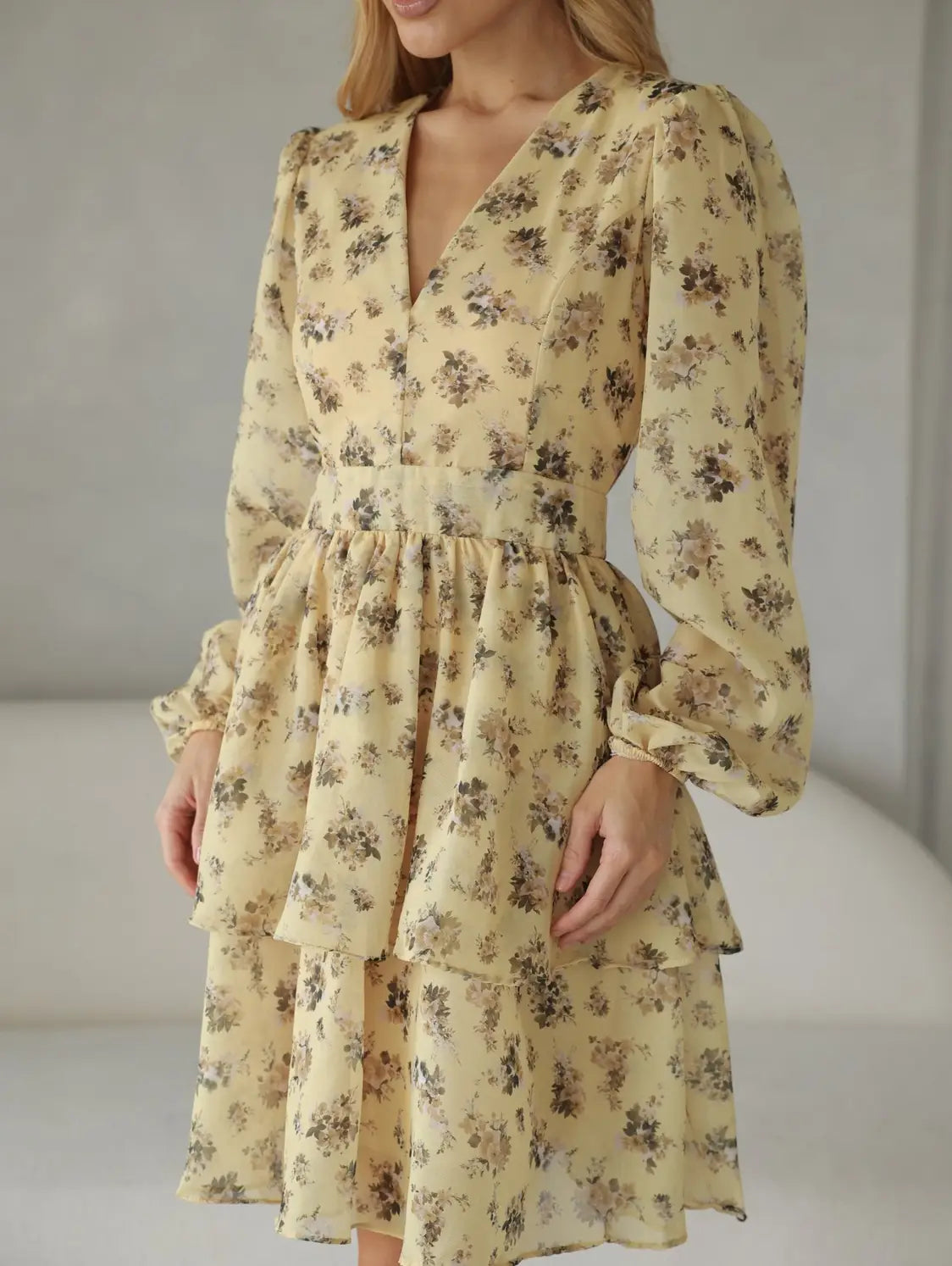 Vestido Floral Decote V Manga Bufante