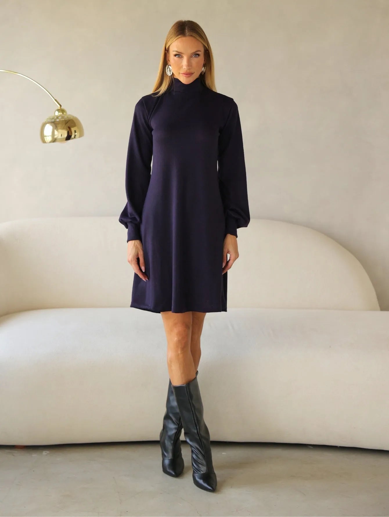 Vestido Curto Lanzinha Manga Longa Gola Alta