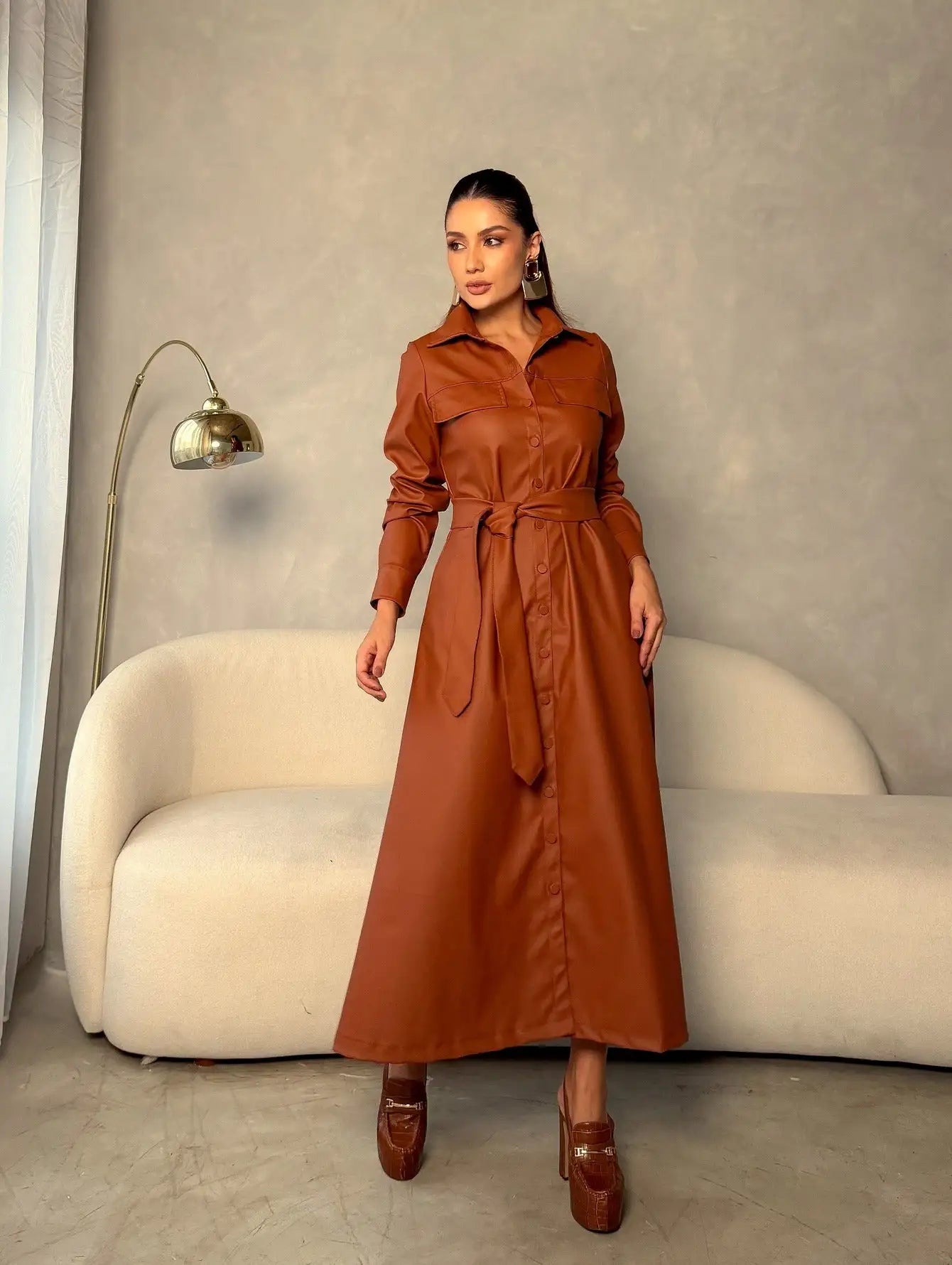Vestido Midi Couro Manga Longa