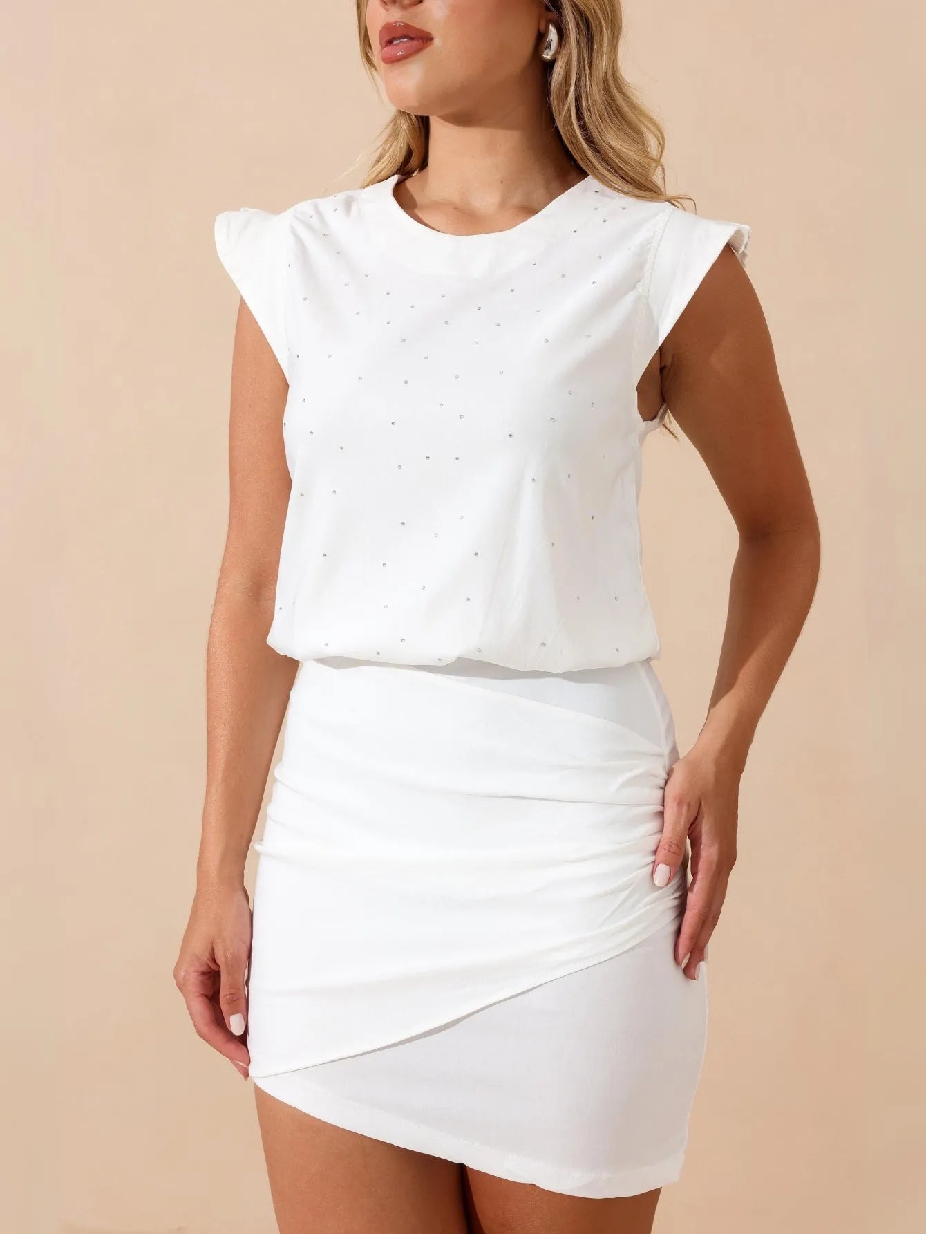 Vestido Curto Manga Raglan Strass