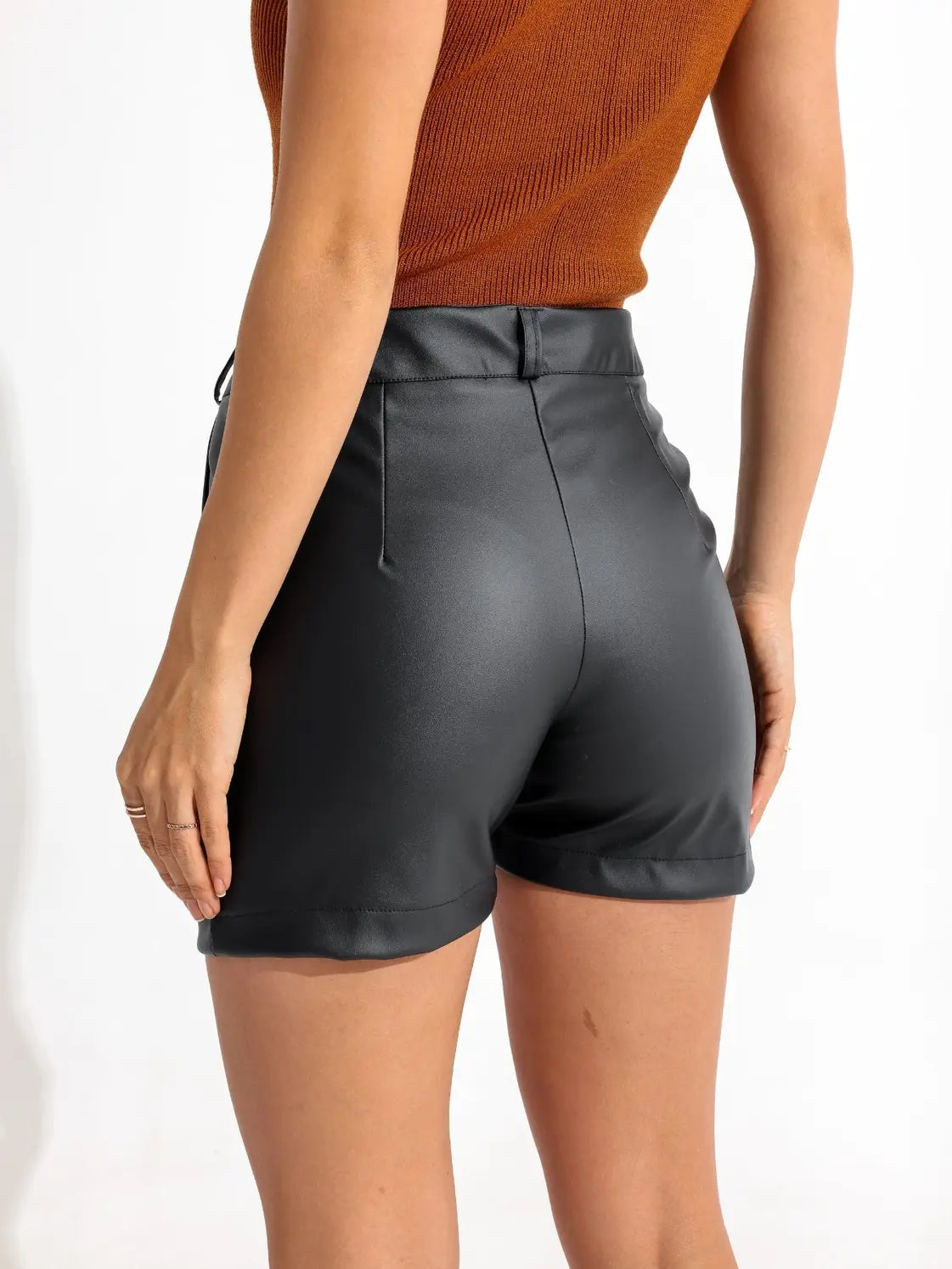 Shorts Couro Cintura Alta