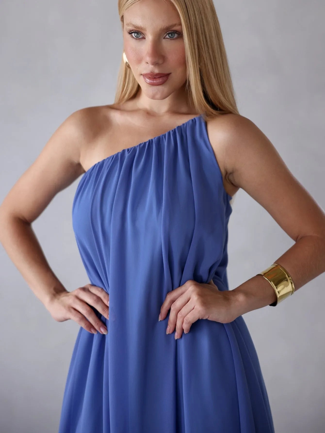 Vestido Curto Manga Única Crepe