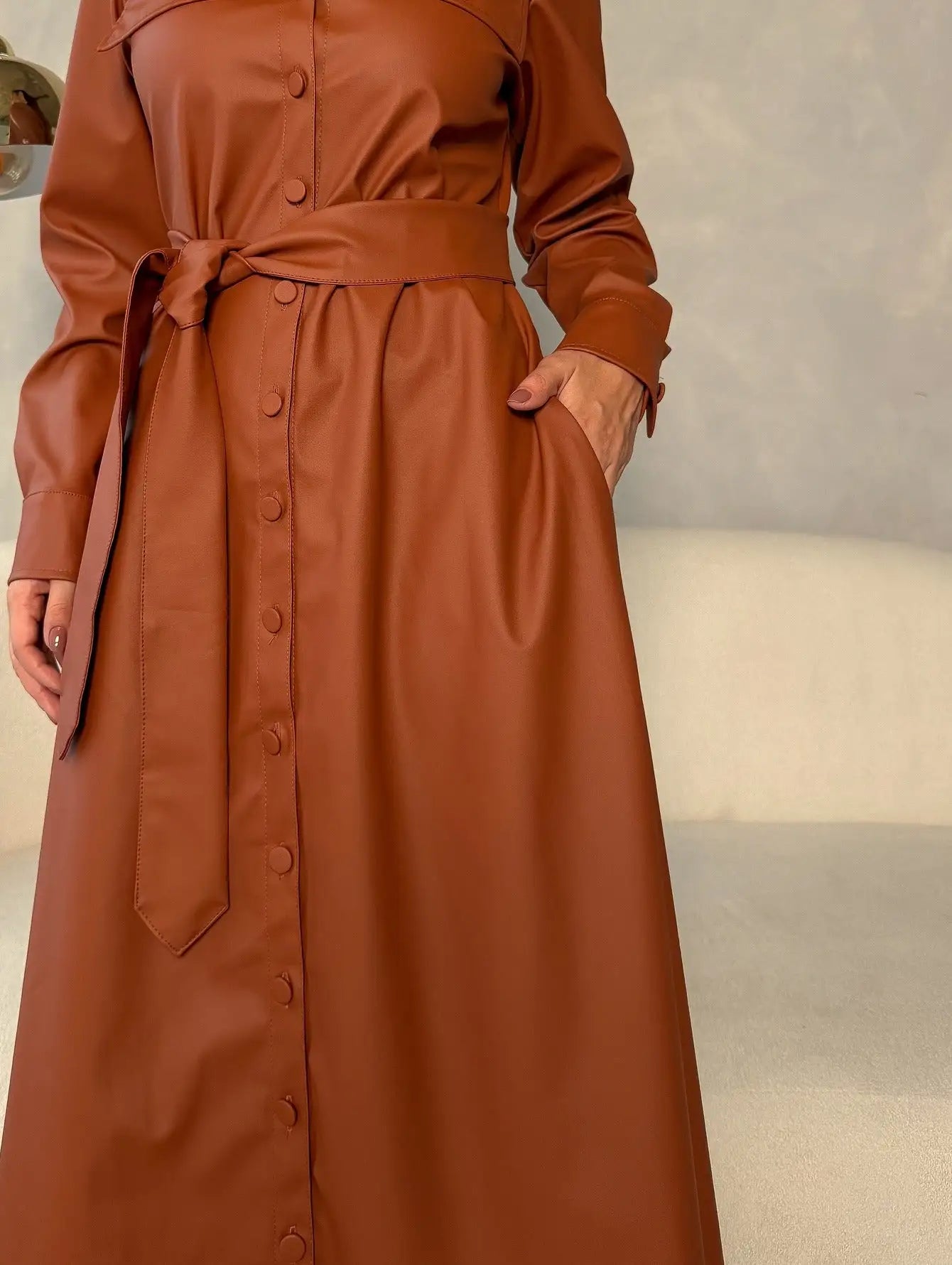 Vestido Midi Couro Manga Longa