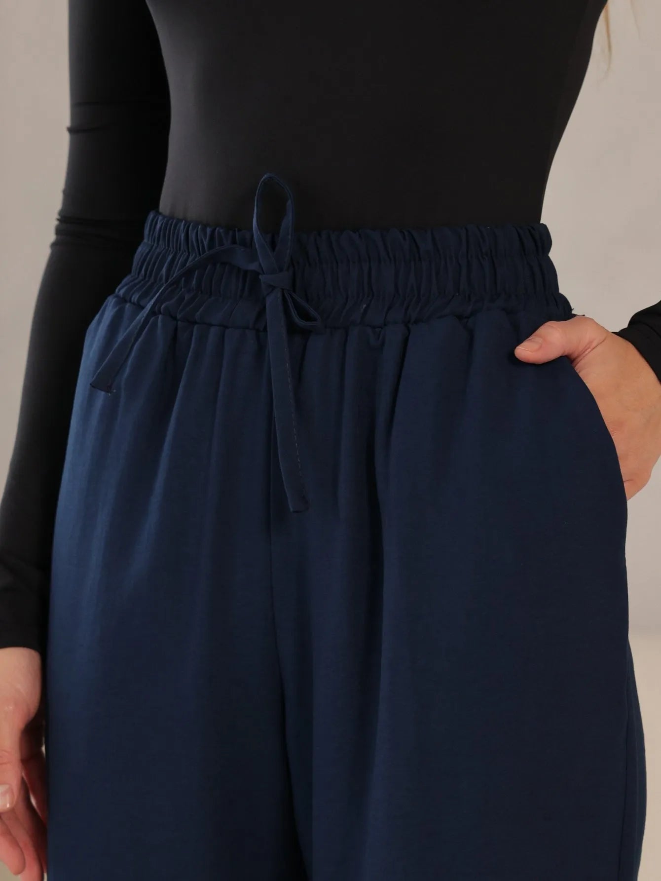 Calça Reta Alfaiataria Cós Elástico