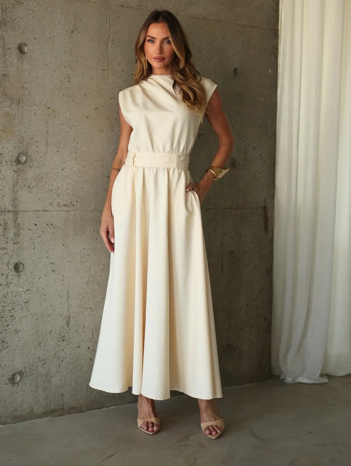 Vestido Midi Alfaiataria Saia Evasê Passantes