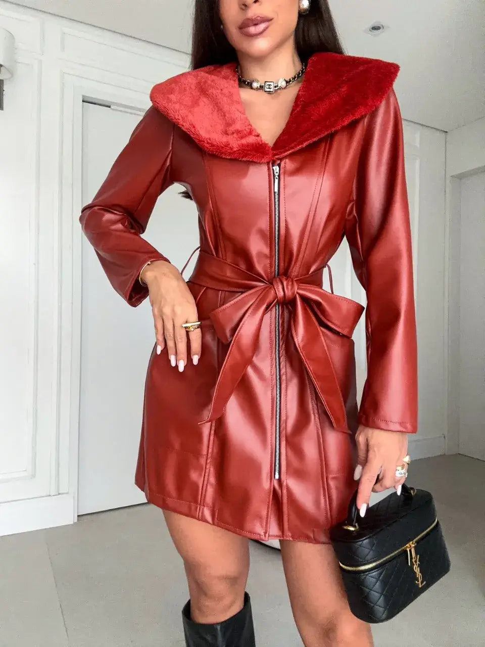 Casaco Feminino de Couro com Zíper e Pelúcia Paris