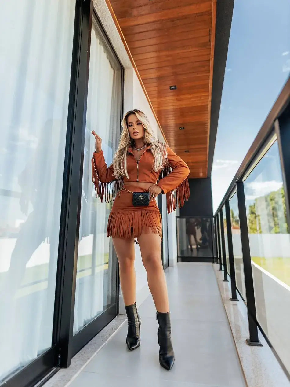 Conjunto Country com Jaqueta de Franja e Saia Suede