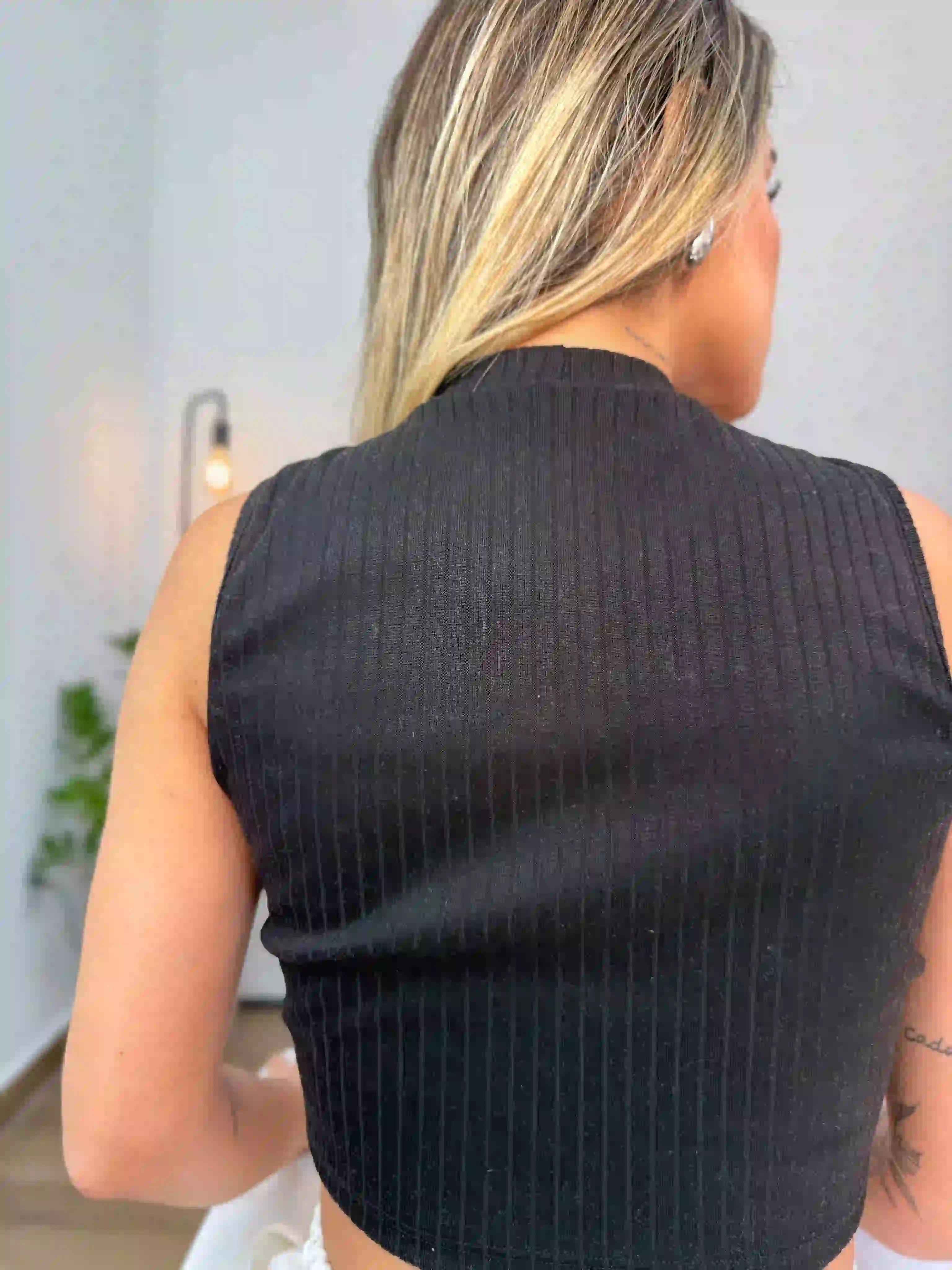 Cropped Sem Mangas Canelado