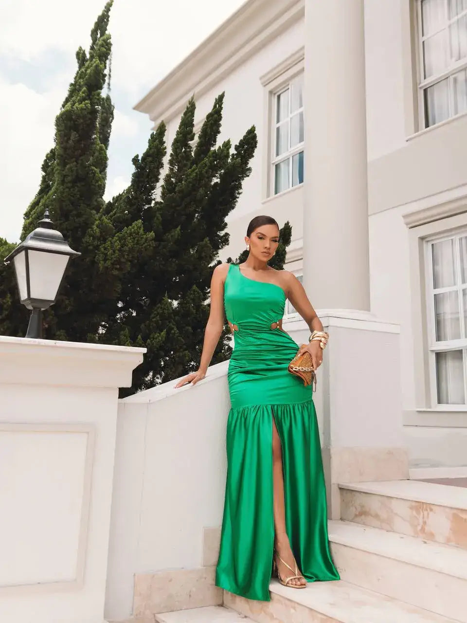 Vestido Glamour com Argolas e Fenda