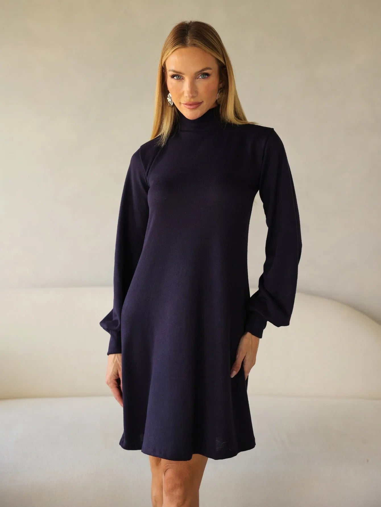 Vestido Curto Lanzinha Manga Longa Gola Alta