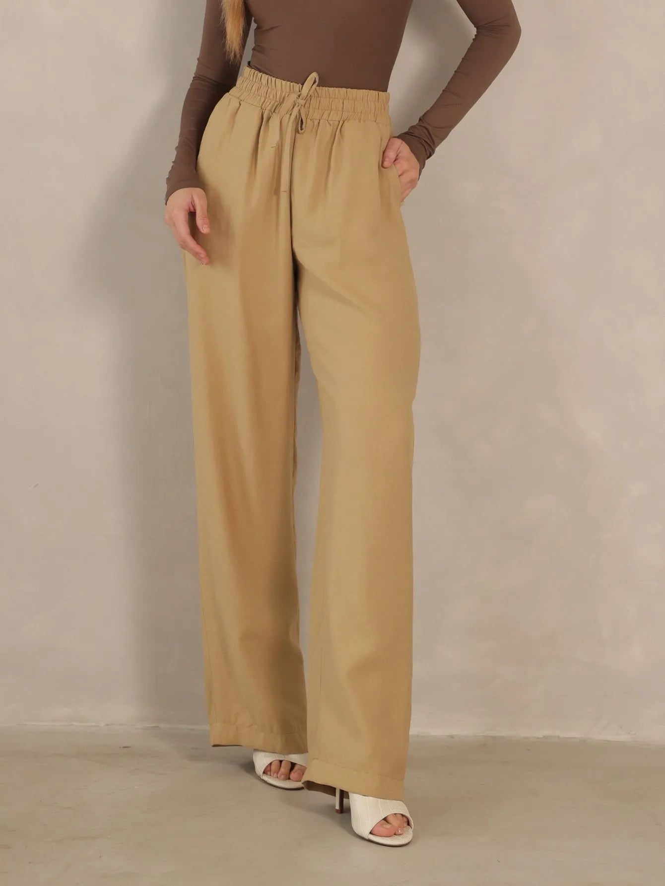 Calça Reta Alfaiataria Cós Elástico