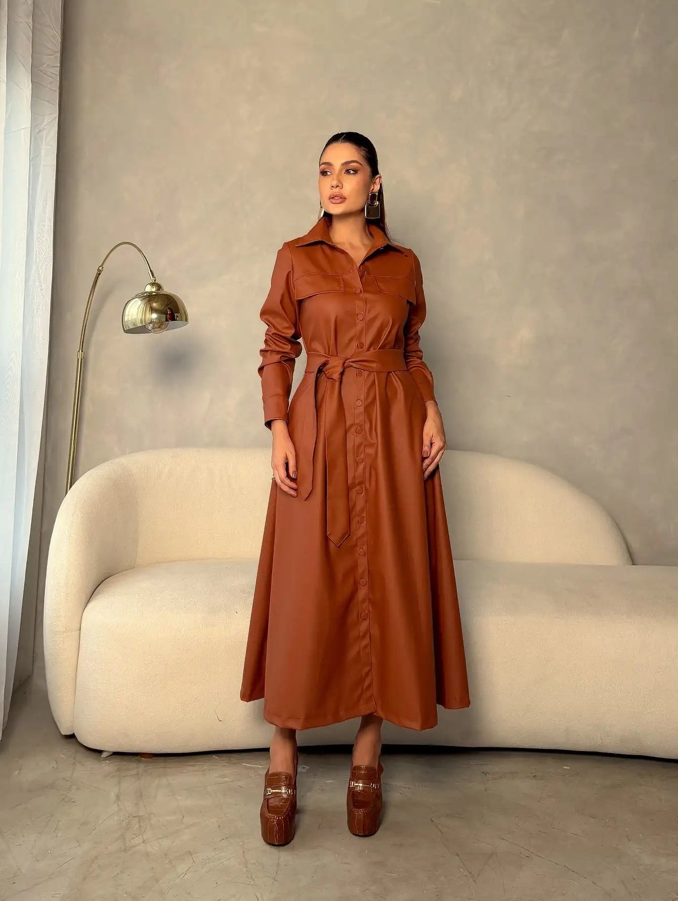 Vestido Midi Couro Manga Longa