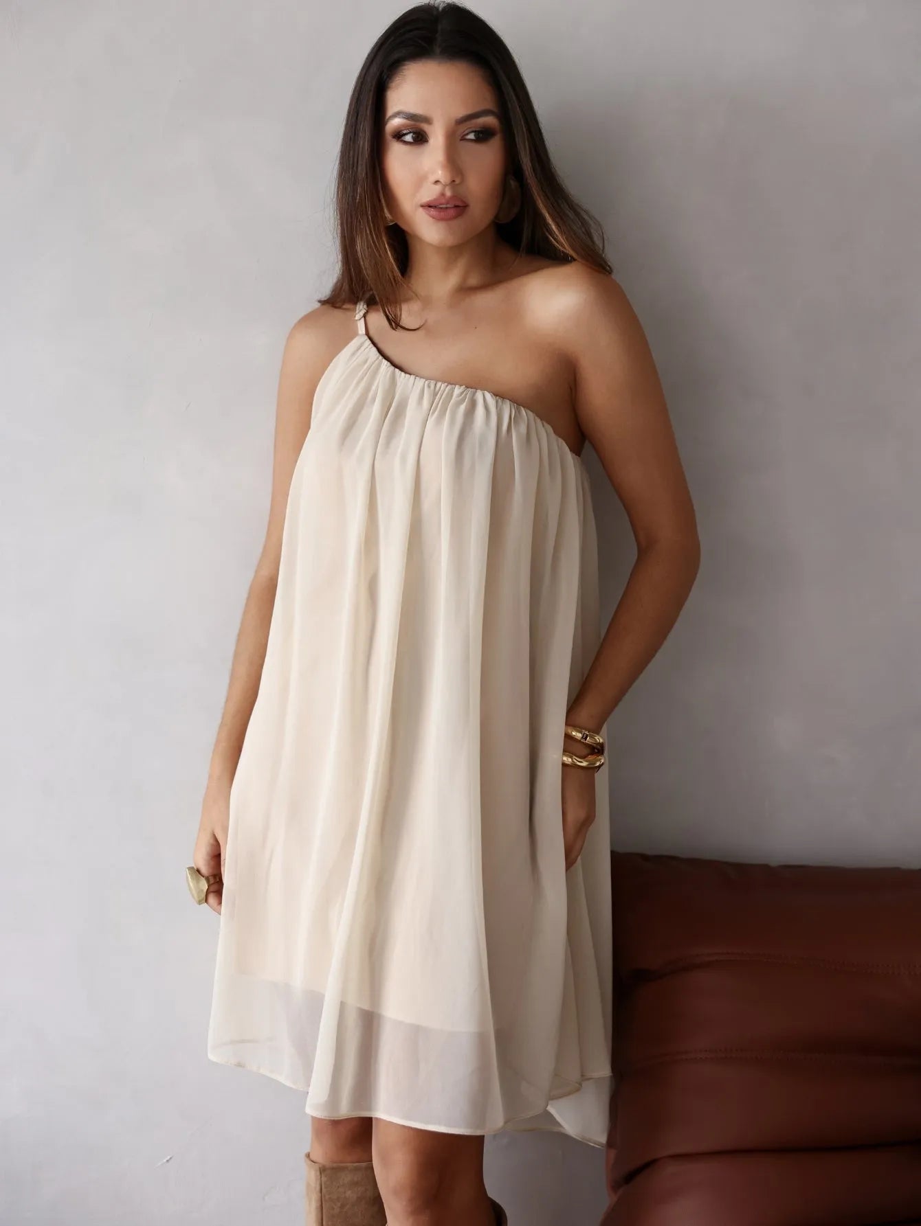 Vestido Curto Manga Única Crepe