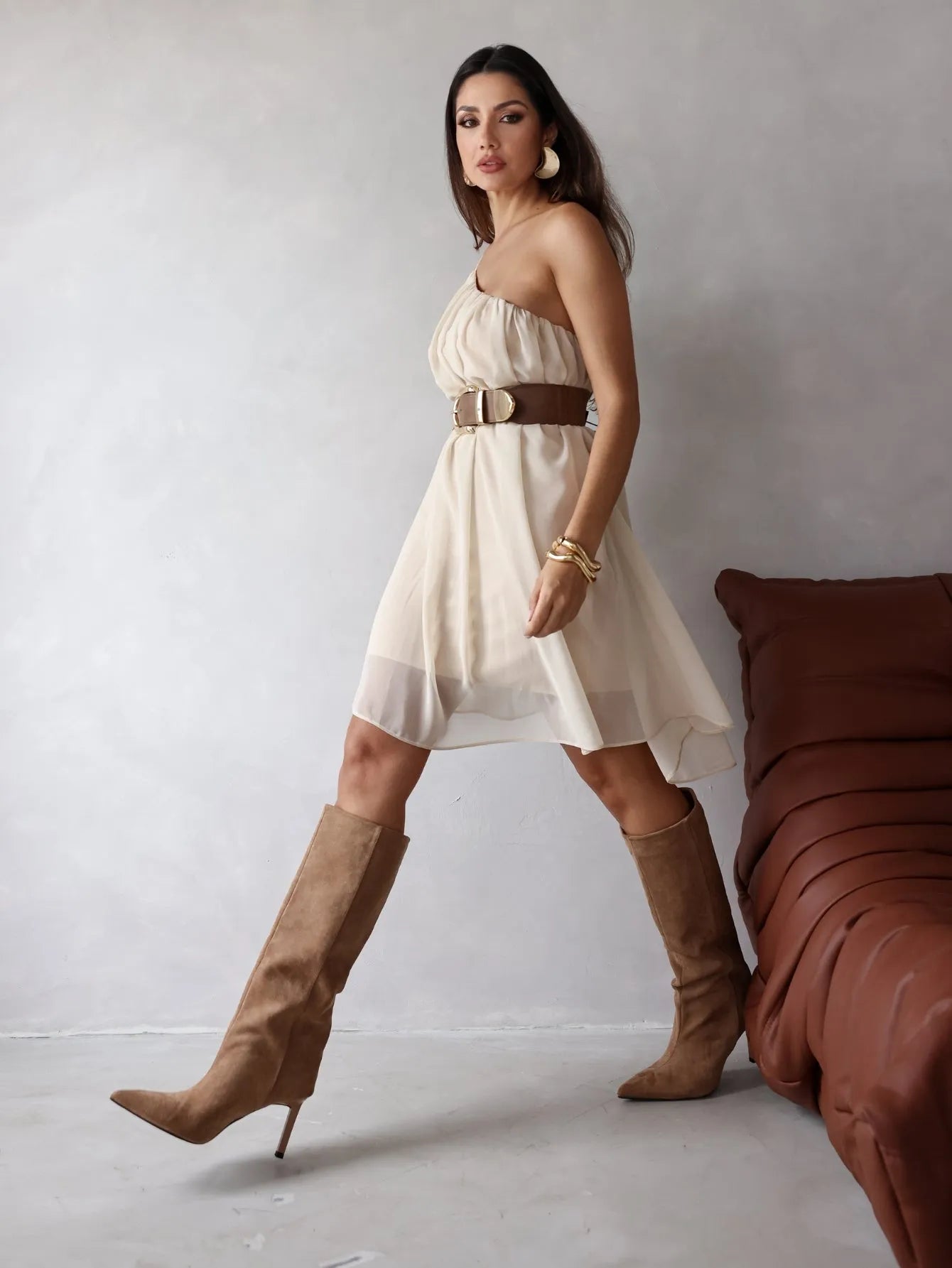 Vestido Curto Manga Única Crepe