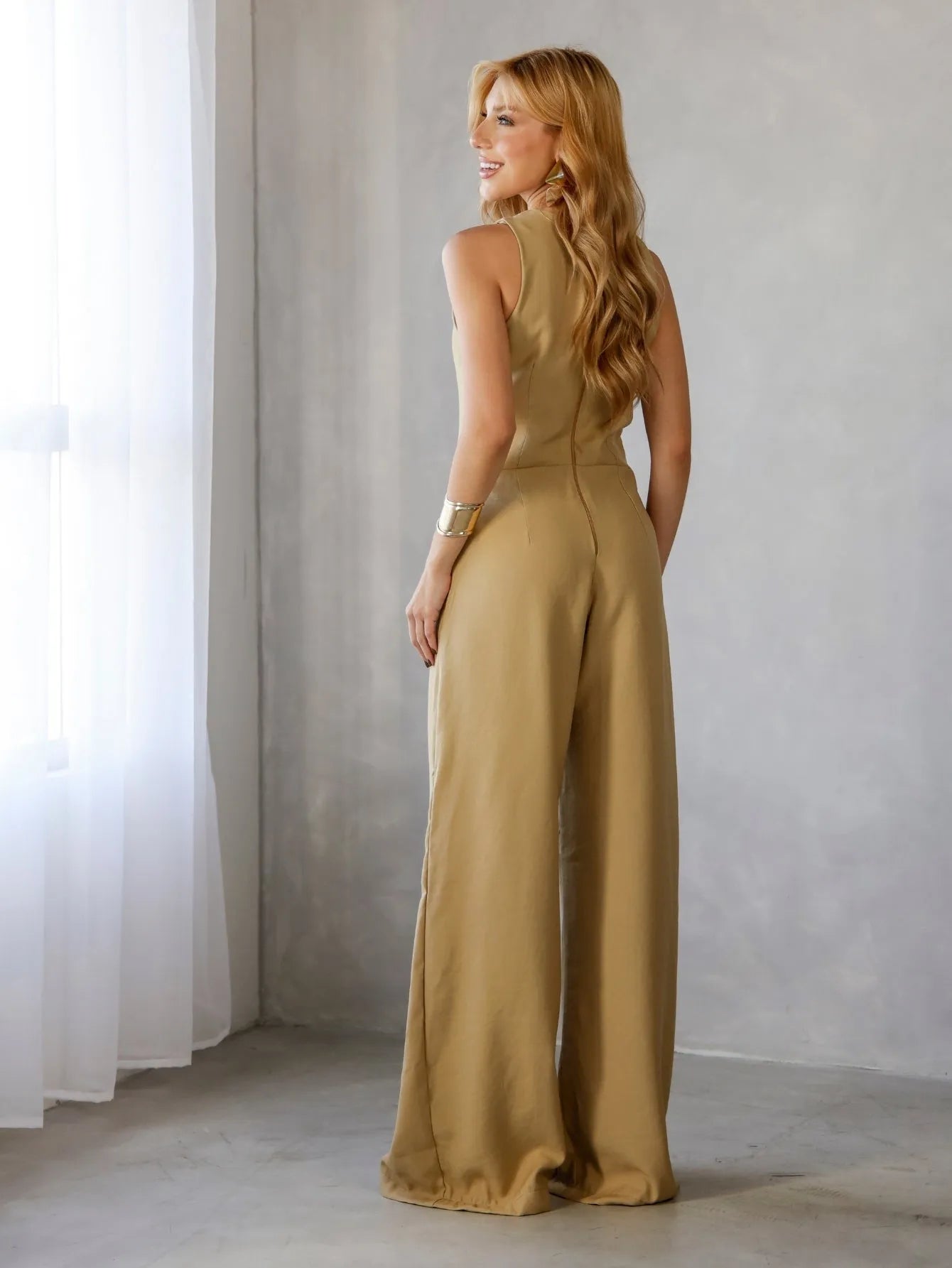 Macacão Alfaiataria Pantalona Bolsos Laterais