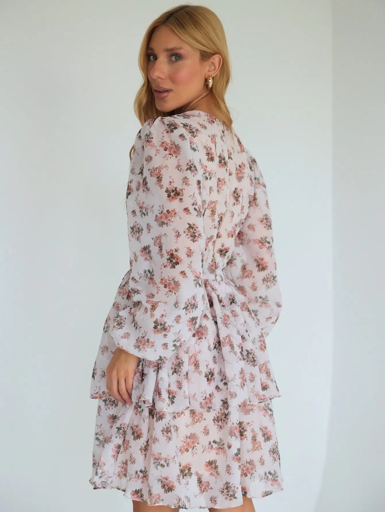 Vestido Floral Decote V Manga Bufante