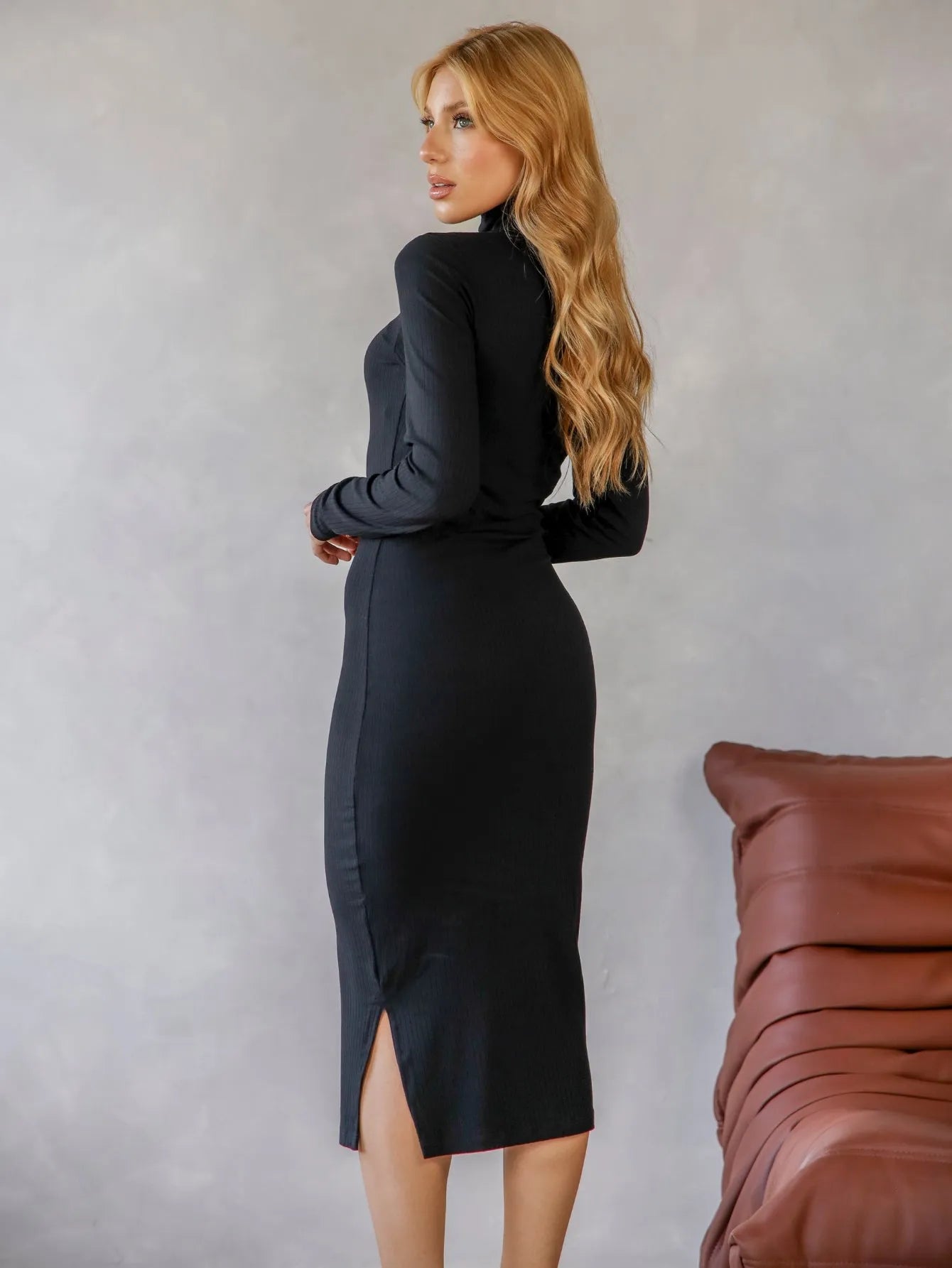 Vestido Midi Canelado Gola Alta