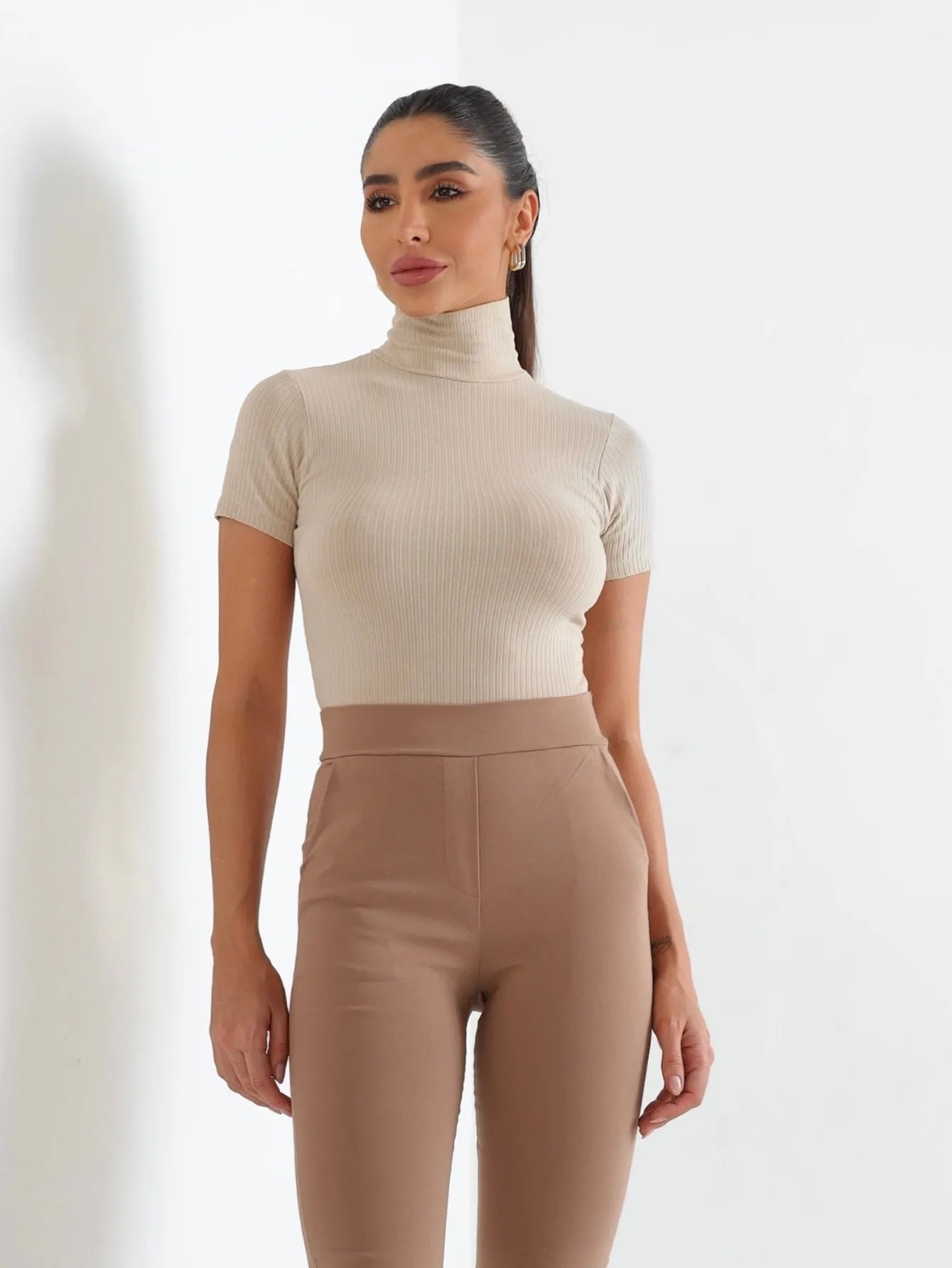 Blusa Canelada Manga Curta Gola Alta