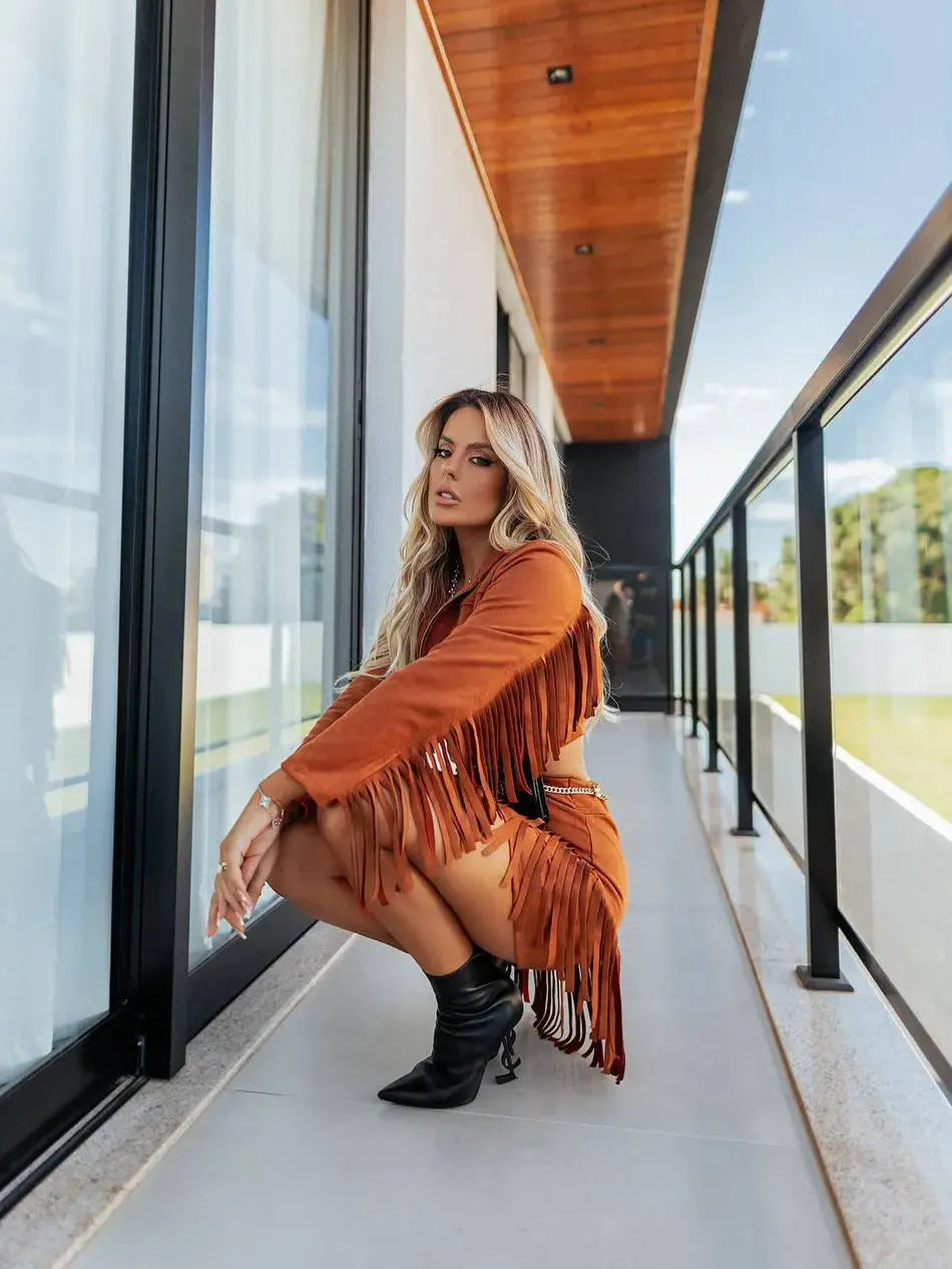 Conjunto Country com Jaqueta de Franja e Saia Suede