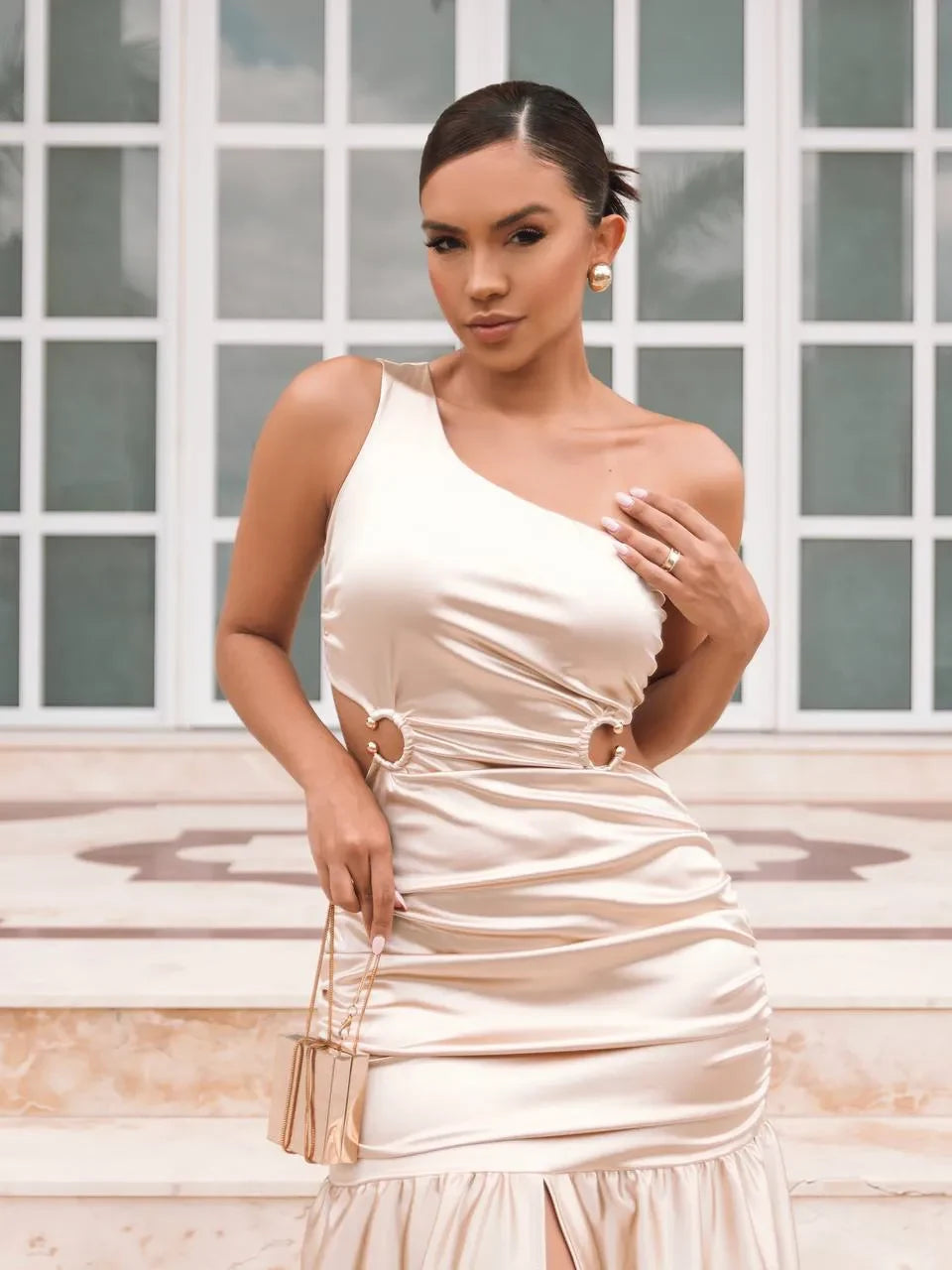 Vestido Glamour com Argolas e Fenda